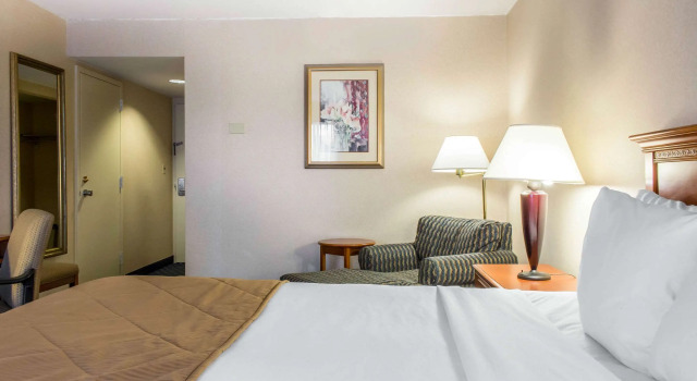 Двухместный номер Standard Clarion Hotel & Conference Center Ronkonkoma MacArthur Airport