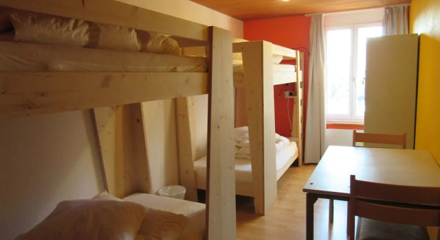 Down Town Hostel Interlaken, Забронировать Хостел Интерлакен Берн кантон, рядом с Железнодорожный вокзал Интерлакен Западный
