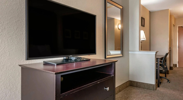 Четырёхместный люкс Comfort Inn & Suites DeLand - near University
