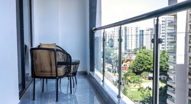 Nairobi Serviced Apartment; 1 Bedroom with Gym, Pool, Large Outdoor Balcony & City Views, Prenota Appartamento Nairobi CBD Nairobi