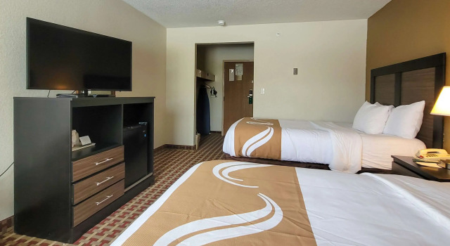 Четырёхместный номер Standard Quality Inn & Suites Marion