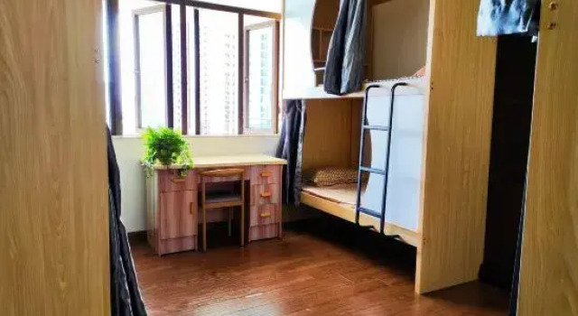 Кровать в общем номере (мужской номер) Coco Youth Travel Homestay
