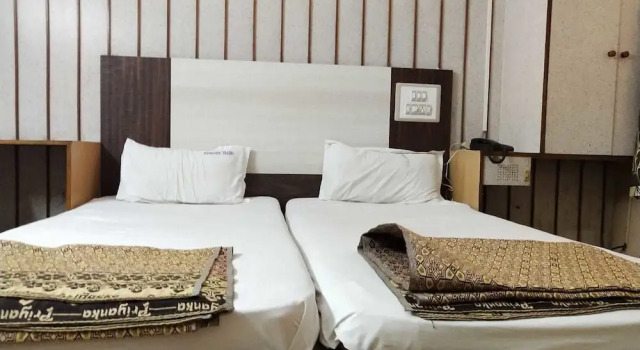 Номер Economy iROOMZ Hotel Abhiman