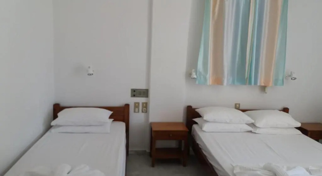 Трёхместный номер Standard Heracles Hotel