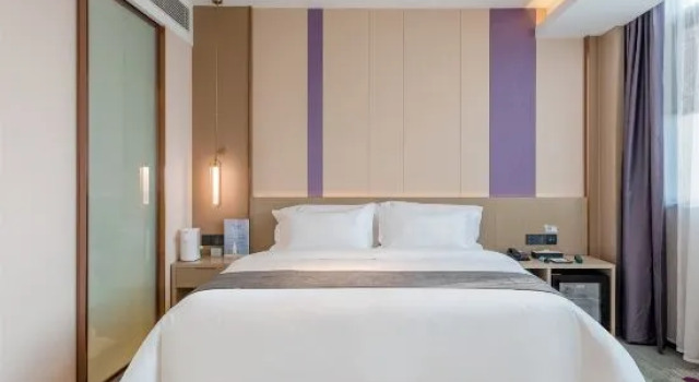 Двухместный люкс Superior с видом на город Lavande Hotel  Guangzhou Huadu Sunac Cultural Tourism City Baiyun International Airport Branch