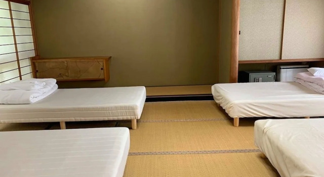 Четырёхместный номер Standard ZEN Hostel