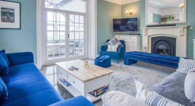 The Old Rectory - 5 Bedroom Holiday Home - Llanedi, Забронировать Дом для отпуска Лланеди Carmarthenshire