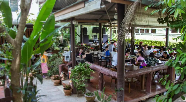 Chang Puak Resort Damnoen Saduak, Забронировать Курортный отель Дамноен Садуак Ратбури, рядом с Плавучий рынок «Дамноен Садуак»