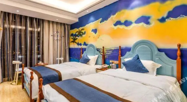 Eiffel Hotel, Rezerwuj Hotel Hotele w Kunming z parkingiem, Parking