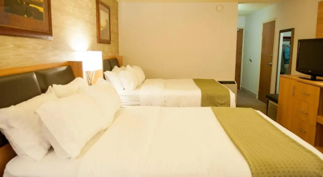 Четырёхместный номер Standard с видом на бассейн Holiday Inn Spearfish - Convention Center by IHG