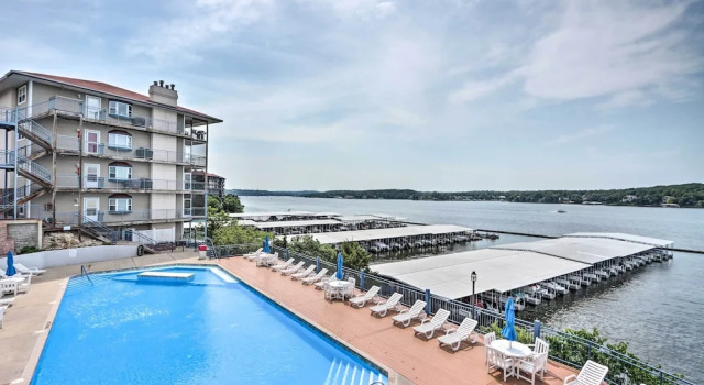 Апартаменты Family Condo w/ Views & Pool Access in Lake Ozark!