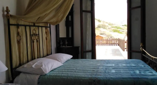 Anemos and Almyra, Prenota Hotel Kinion Syros