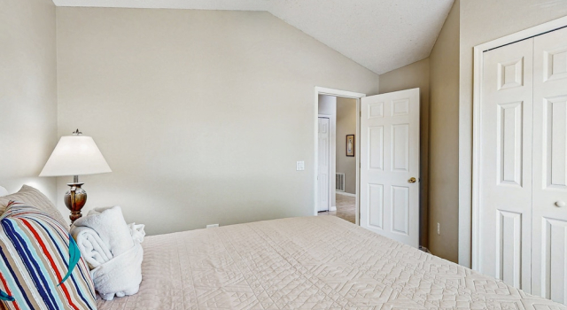 Big & Beautiful Home Close to Theme Parks W/fast Wifi, Private Patio & Pool + AC