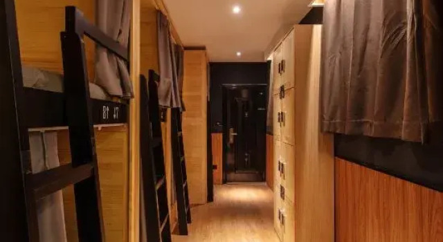 Кровать в общем номере (женский номер) One Forest Youth Hostel (Shanghai Overseas)