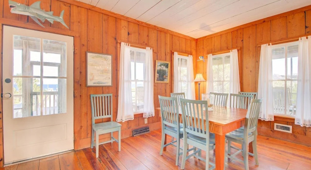 118 Kitchens Beach 9 Br home by RedAwning, Book Hotel 3-stjernede hoteller i Debordieu Colony, 3*