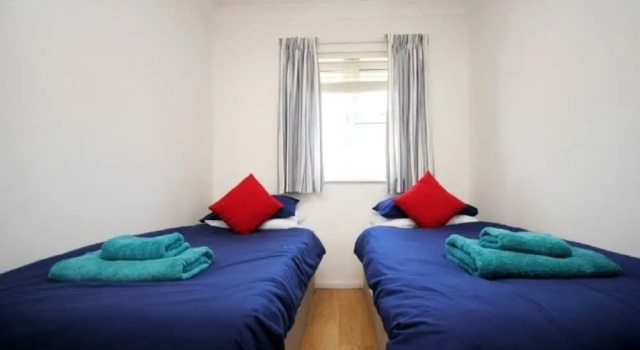 2 Walled Garden Cottages, West Wittering, Забронировать Отель Отели Исторического графства Суссекса с парковкой, Парковка