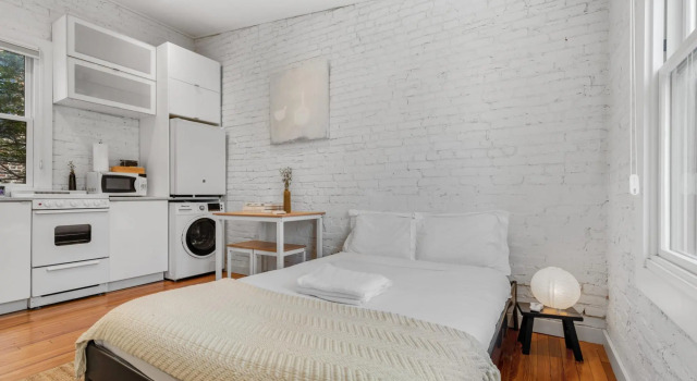 Adorable Studio Space in Private Carriage House, Забронировать Отель Northwest Вашингтон, рядом с Говардский университет