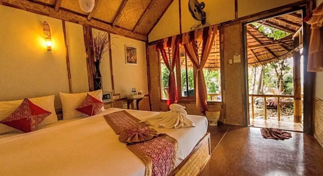 Бунгало Standard с балконом и с красивым видом из окна Phuphaya Seaview Resort