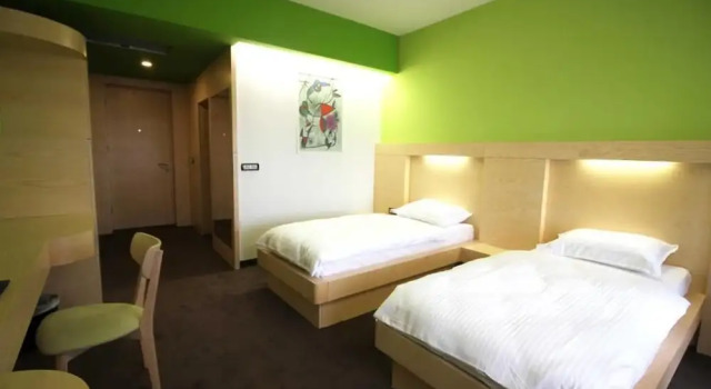 Двухместный номер Standard с балконом Hotel International Prishtina & Spa