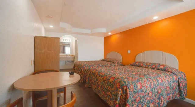 Четырёхместный номер Standard Budget Inn By OYO Corpus Christi Beach