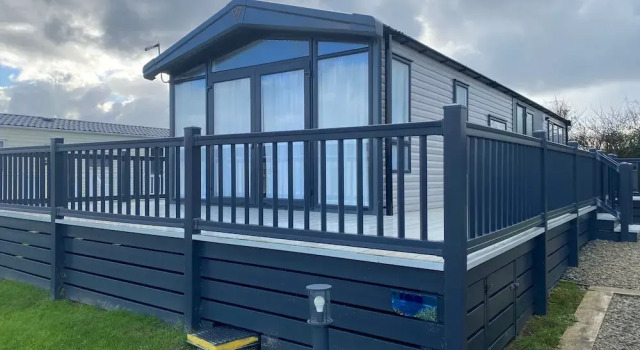 Bude - Cabin - Sleeps 6 - Parking - Pool, Забронировать Отель Бьюд Корнуолл, рядом с South West Coast Path Section 11 Trailhead