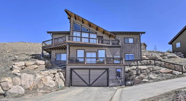 Коттедж с 4 комнатами с балконом Mountain-view House < 2 Mi to Granby Ranch!