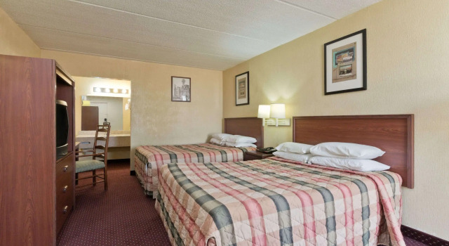 Четырёхместный номер Standard Knights Inn Brenham