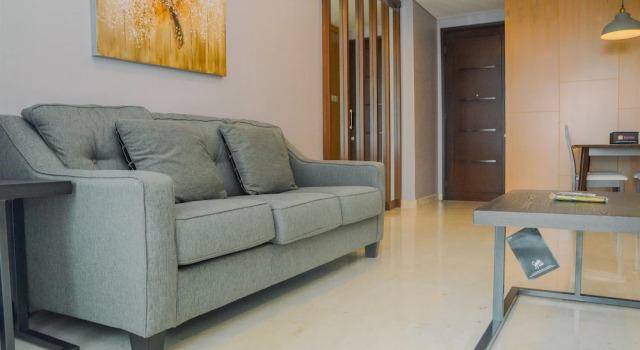 Prime Location and Luxury 2BR The Empyreal Apartment, Забронировать Апартаменты/квартира Отели Джакарты с парковкой, рядом с Торговый центр Epicentrum Walk, Парковка