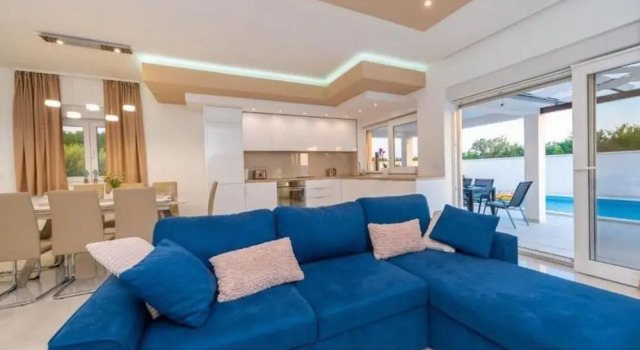 Luxury Villa Sabun with Pool & Hot Tub