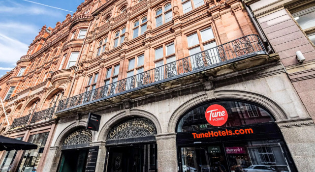 Tune Hotel Liverpool, Забронировать Отель Отели Ливерпуля 3 звезды, рядом с Железнодорожная станция Ливерпуль-Джеймс-стрит, 3*