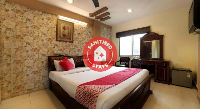 OYO 15211 Hotel Midas
