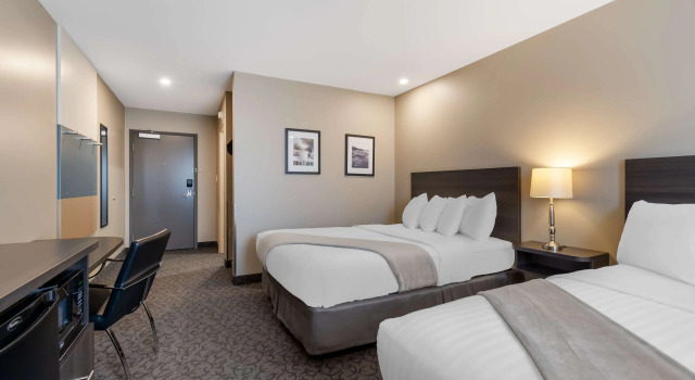 Четырёхместный номер Standard Villa Inn & Suites - SureStay Collection by Best Western