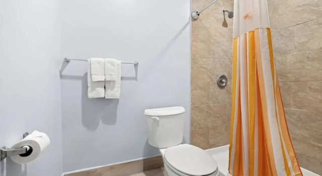 Четырёхместный номер Deluxe Village Haven Inn & Extended Stay