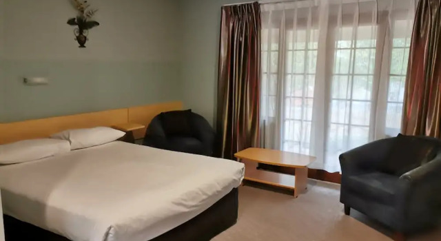 Четырёхместный семейный номер Standard Poplars Inn Mittagong