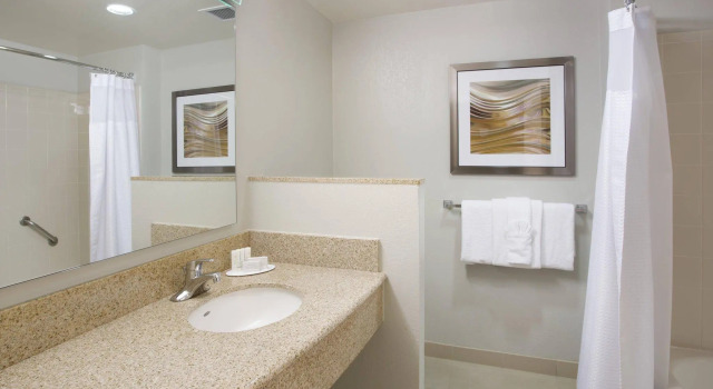 Четырёхместный номер Standard Courtyard by Marriott Austin Airport