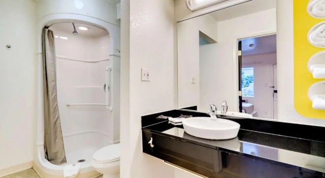 Четырёхместный номер Standard Motel 6-Linthicum Heights, MD - BWI Airport