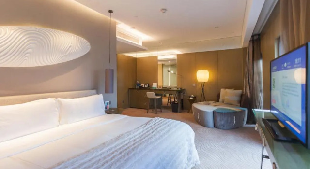 Двухместный номер Standard с балконом и с видом на город Le Meridien Qingdao West Coast