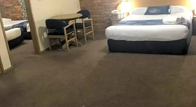 Люкс Pines Country Club Motor Inn