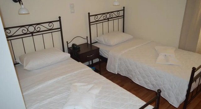 Athinas Street Inn, Забронировать Отель Отели Афины с парковкой, рядом с Театр Каролос Коун "Театрон технис", Парковка