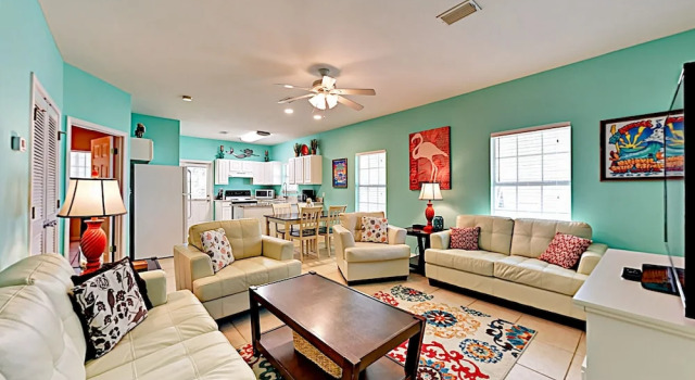 Natures Haven - Updated W/ Pool & Lake 3 Bedroom Condo