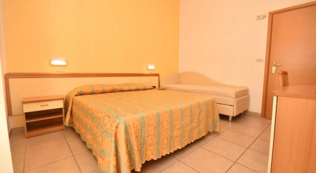 Трёхместный номер Standard с балконом Hotel Thea