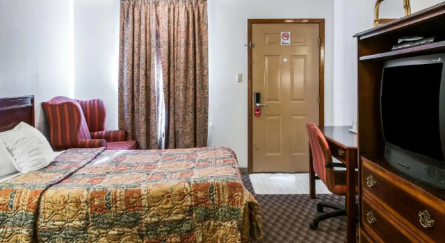 Четырёхместный номер Standard Econo Lodge Eagle Nest