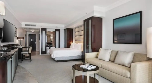 FontaineBleau Resort Balcony w/ Ocean plus Bay View
