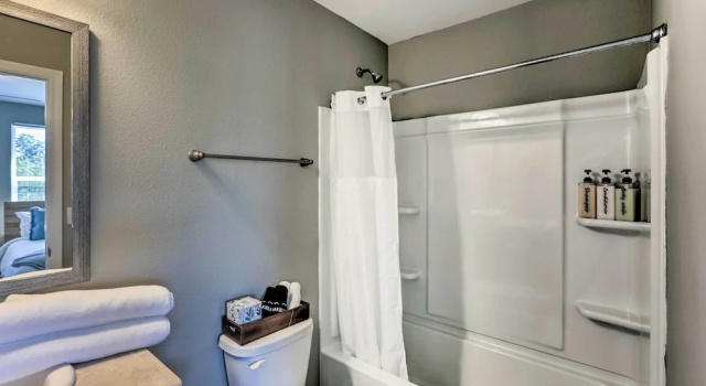 Апартаменты Ideally Located & Elegant Condo w/ Balcony!