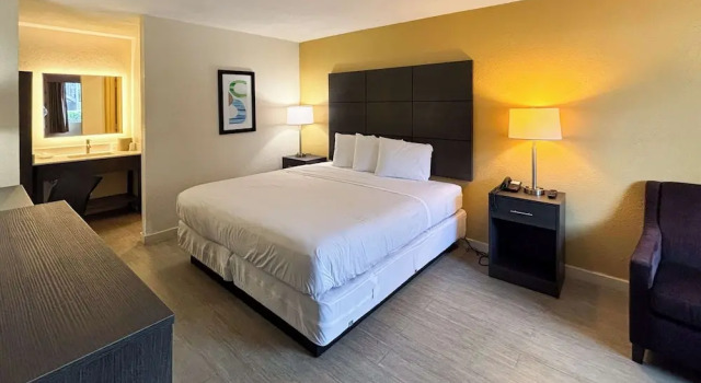 Номер Standard Motel 6 Charlotte, NC Northlake