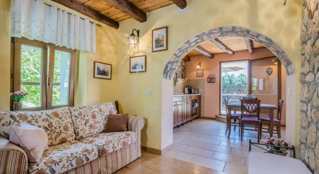 Stunning Home in Gostinjac With 2 Bedrooms, Wifi and Outdoor Swimming Pool, Varaa Hotelli Hotellit Kvarner Islands uima-altaalla, Uima-allas