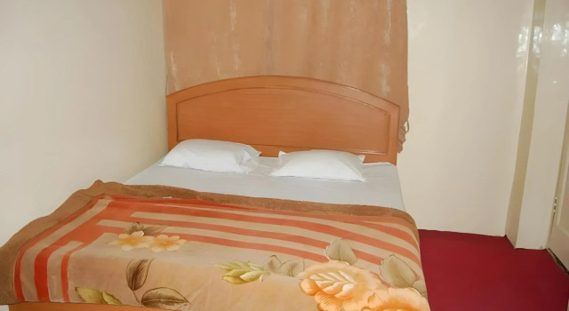 OYO 85927 Marias Hotel, Забронировать Отель Сринагар Jammu & Kashmir Ski