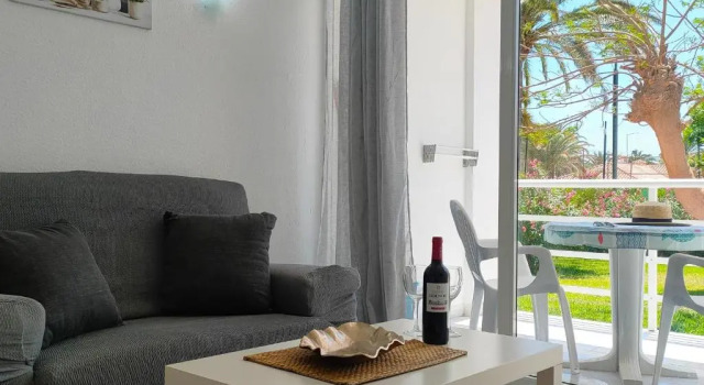 Seaview Friendly Holiday Home 10, Забронировать Отель Отели Плайя дель Инглес с бассейном, рядом с Экуменический храм Эль-Сальвадор, Бассейн