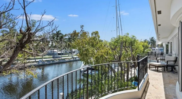 Люкс Deluxe с 2 комнатами с балконом и с видом на залив Isle of Venice Residence and Marina
