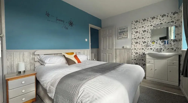 Четырёхместный семейный номер Standard Three Palms Hotel